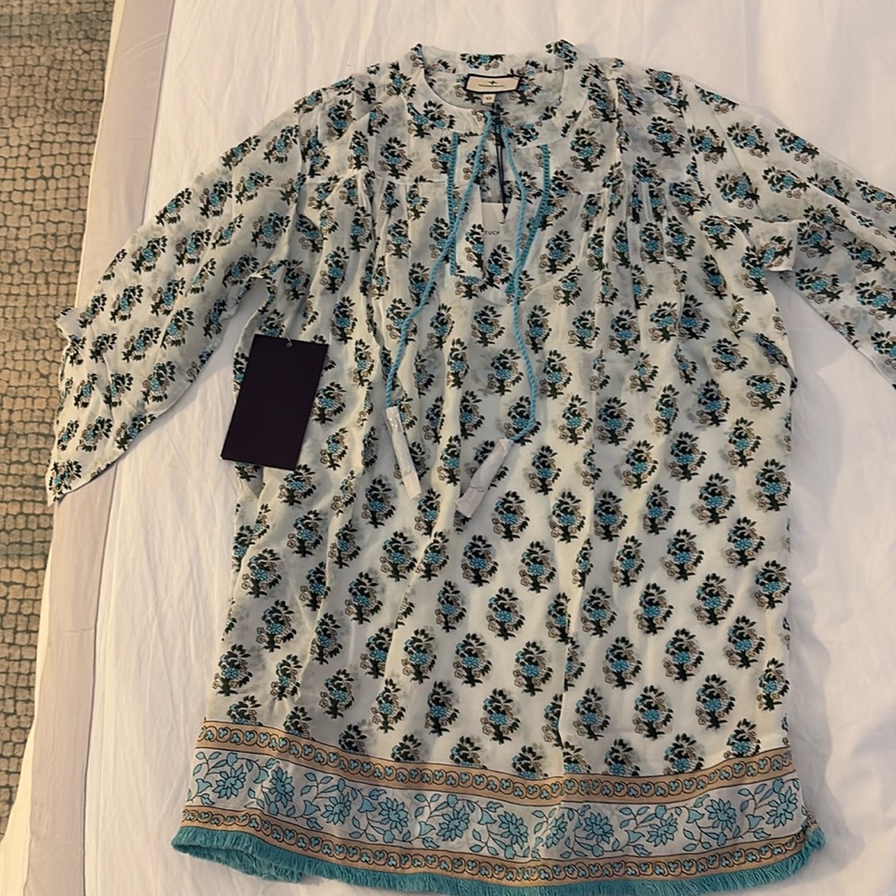 Tuckernuck beach / pool cover up tunic size XS white and blue floral pattern